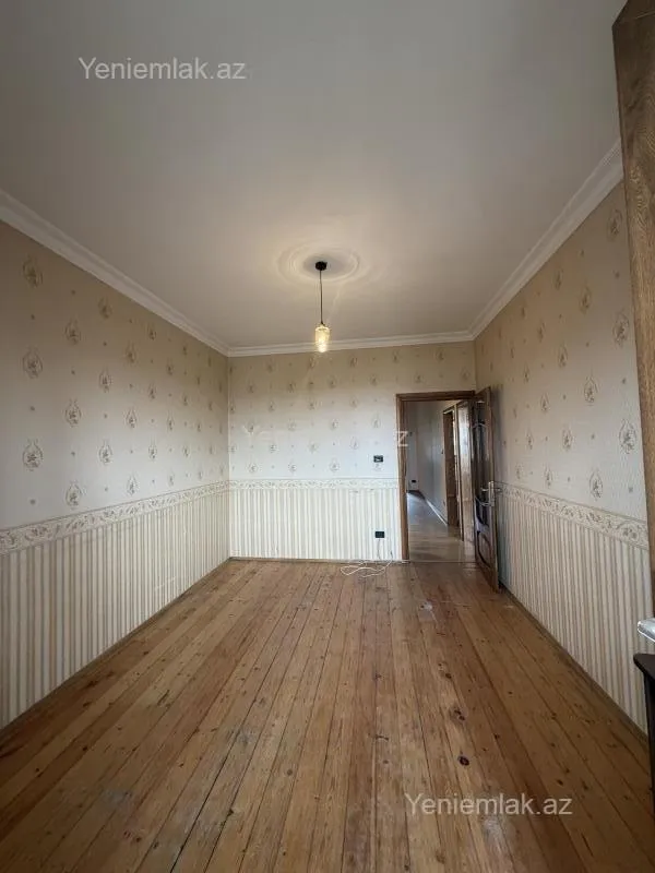 Satılır 4 otaqlı köhnə tikili 112 m²