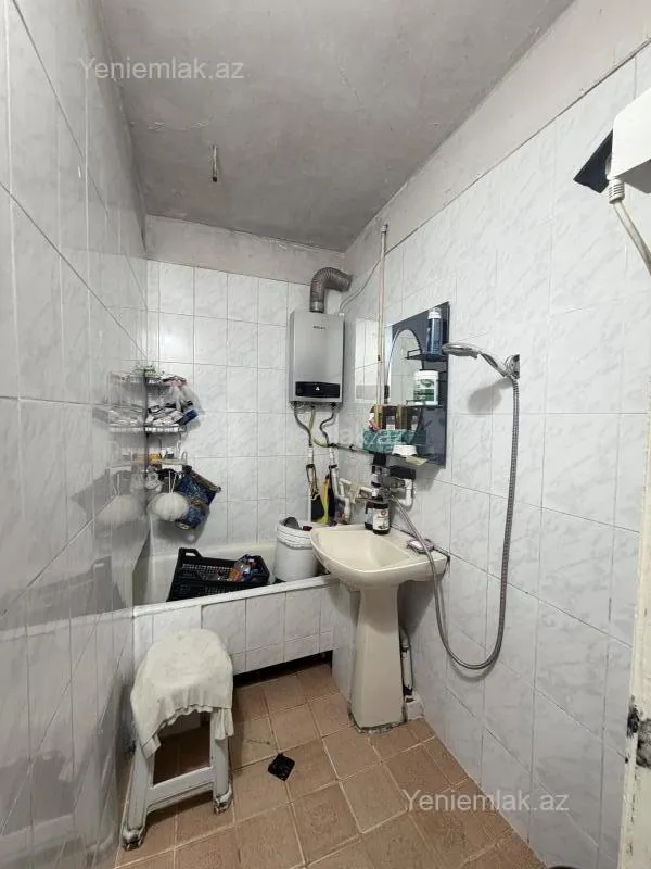Satılır 2 otaqlı köhnə tikili 62 m²