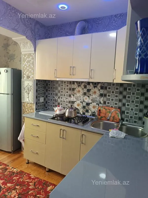 Satılır 3 otaqlı köhnə tikili 80 m²