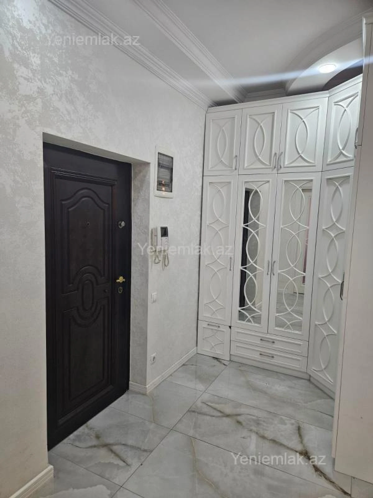 Satılır 3 otaqlı yeni tikili 130 m²