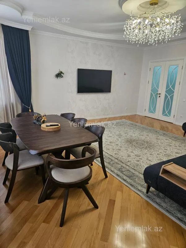 Satılır 3 otaqlı yeni tikili 130 m²