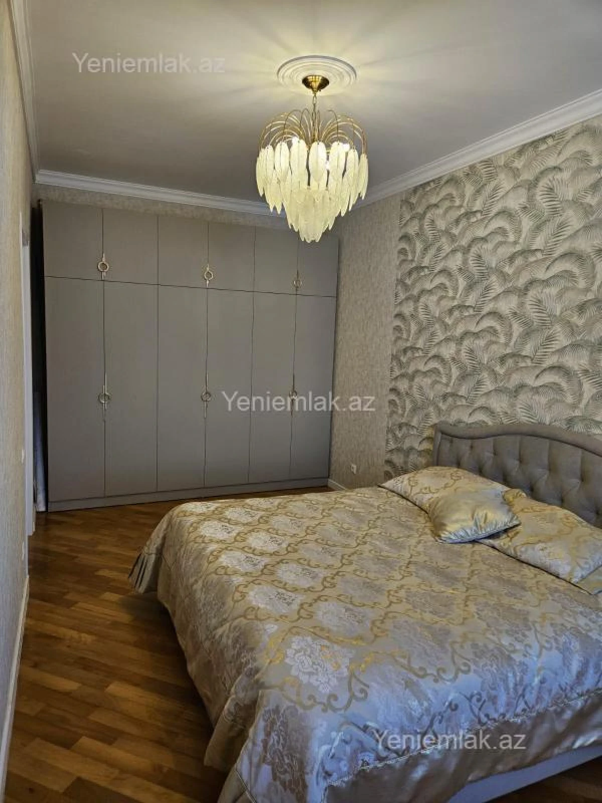 Satılır 3 otaqlı yeni tikili 130 m²