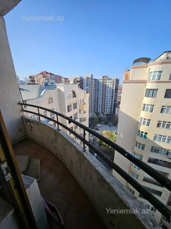 Satılır 3 otaqlı yeni tikili 130 m²