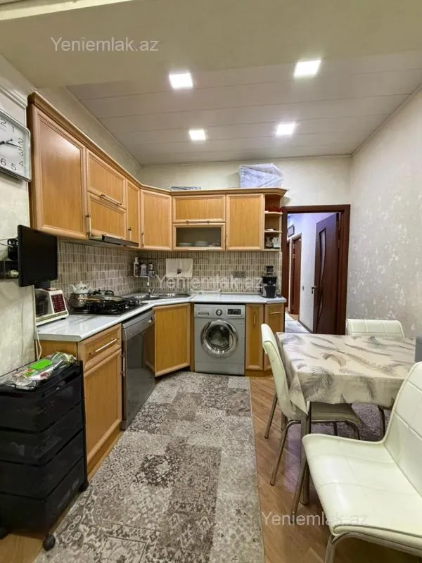 Satılır 4 otaqlı köhnə tikili 100 m²