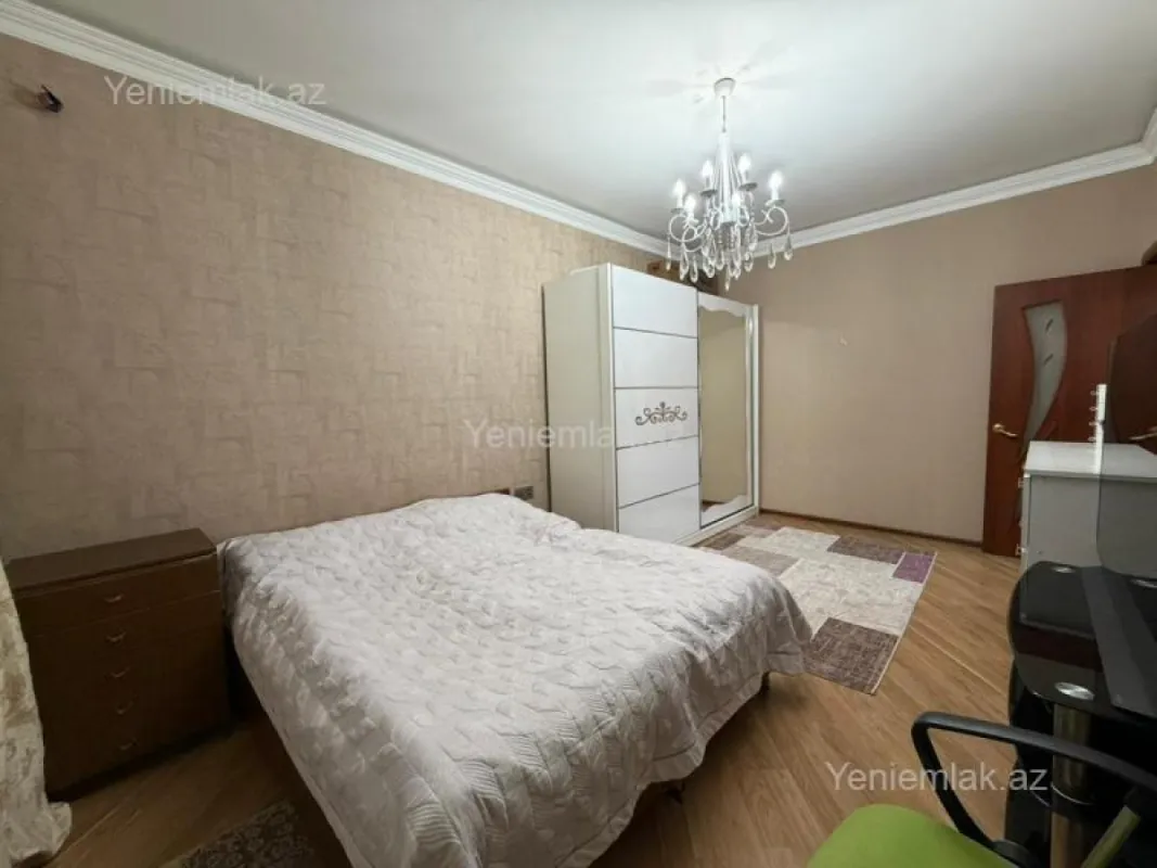 Satılır 4 otaqlı köhnə tikili 100 m²