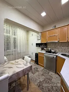 Satılır 4 otaqlı köhnə tikili 100 m²