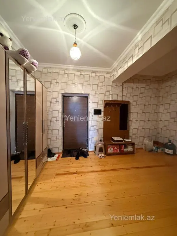 Satılır 3 otaqlı yeni tikili 110 m²