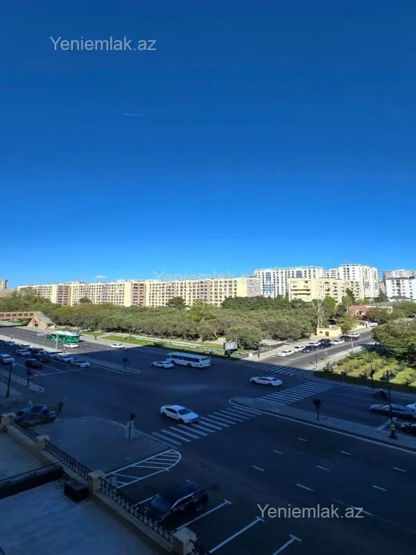 Satılır 4 otaqlı yeni tikili 180 m²