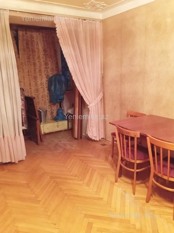Satılır 1 otaqlı köhnə tikili 35 m²