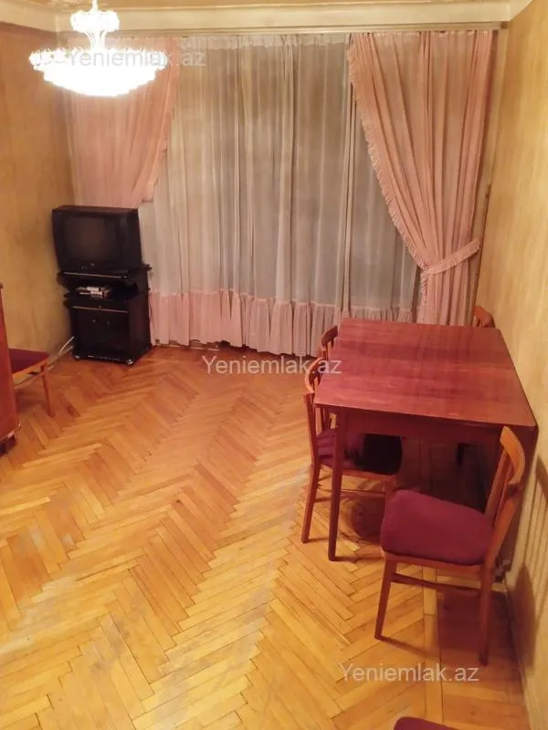 Satılır 1 otaqlı köhnə tikili 35 m²