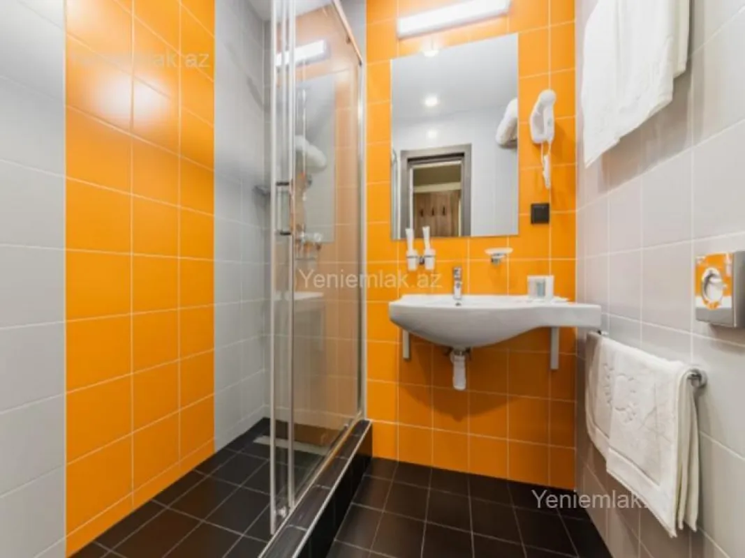 Satılır 16 otaqlı obyekt 4500 m²