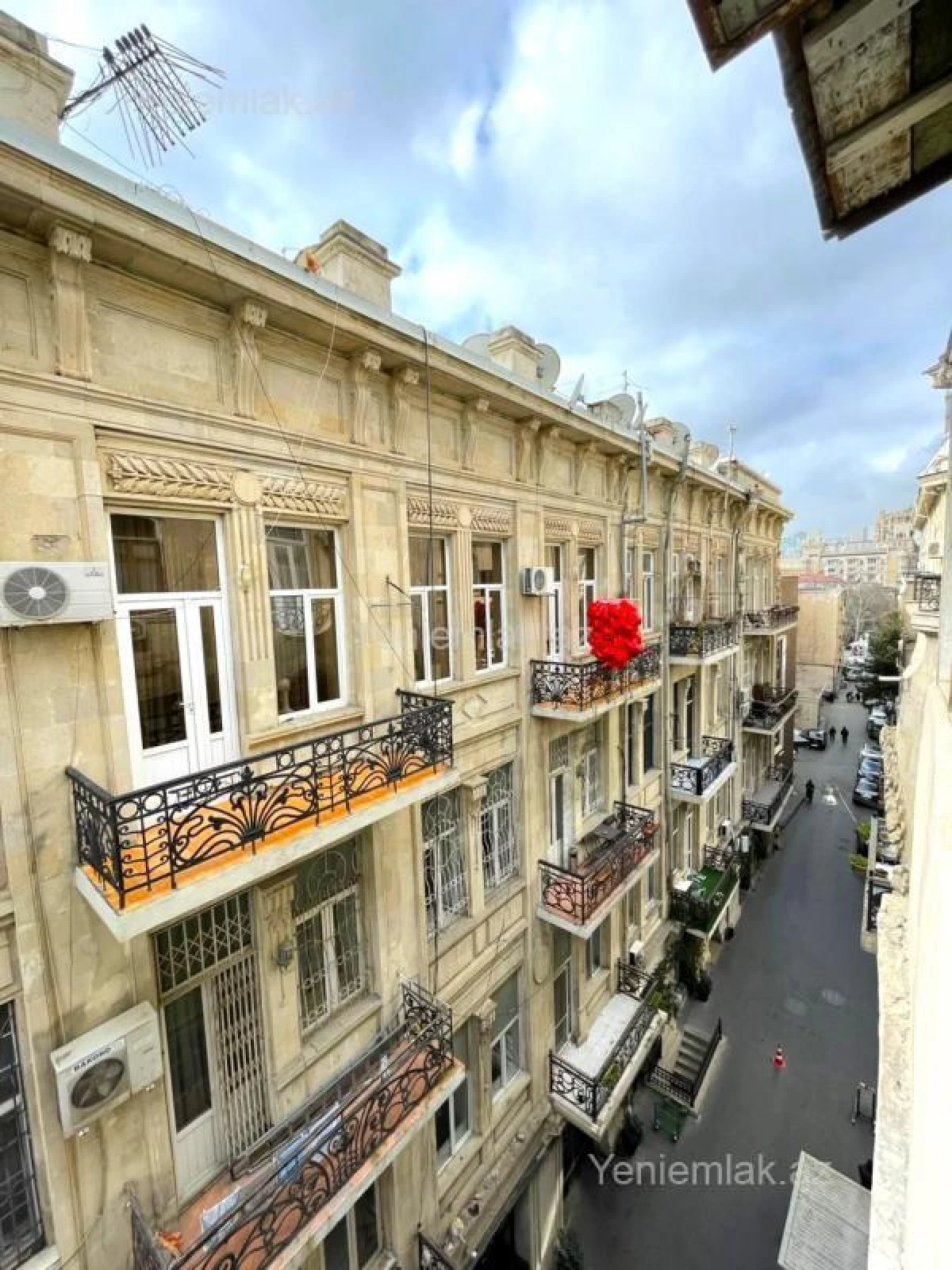 Satılır 3 otaqlı köhnə tikili 85 m²