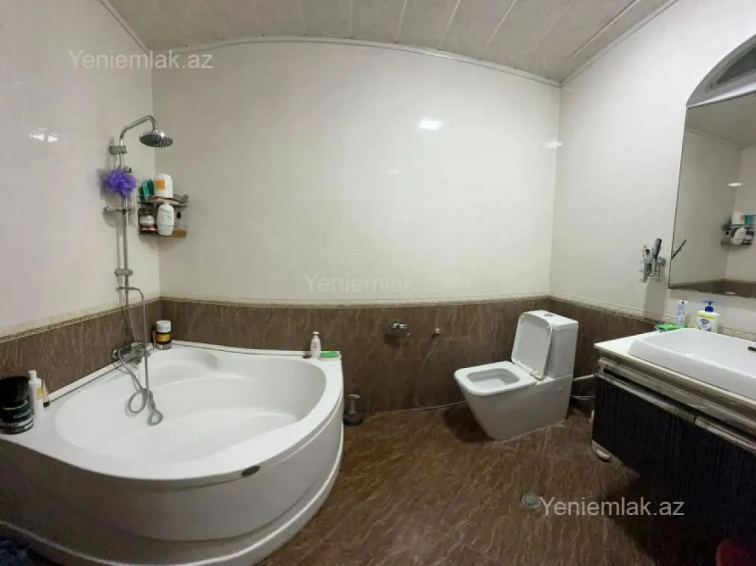 Satılır 3 otaqlı yeni tikili 125 m²