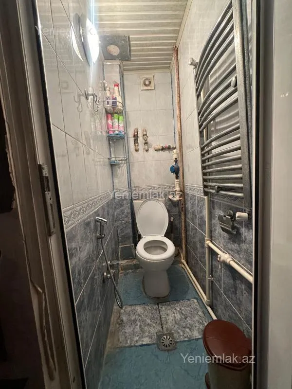 Satılır 2 otaqlı köhnə tikili 64 m²
