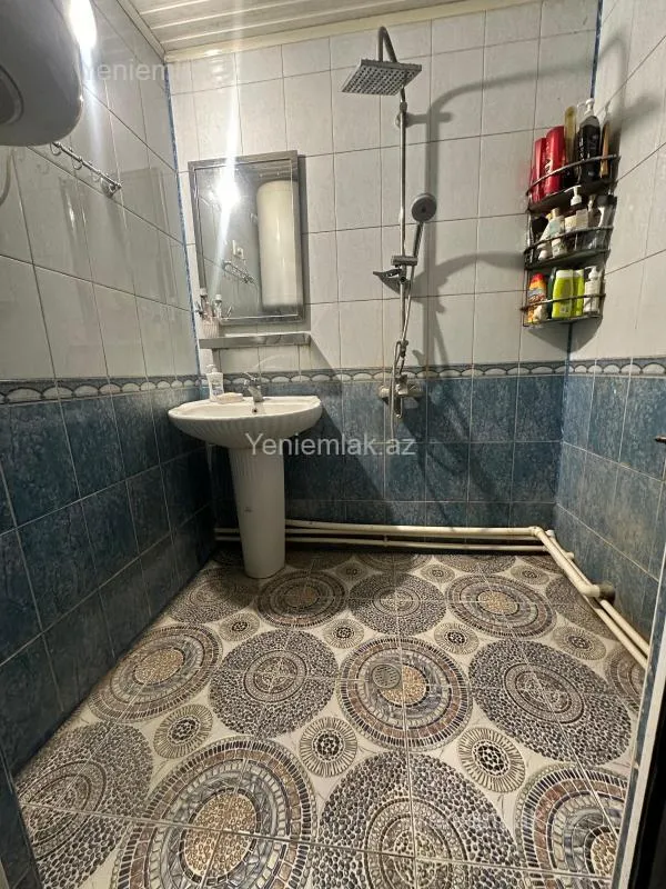 Satılır 2 otaqlı köhnə tikili 64 m²