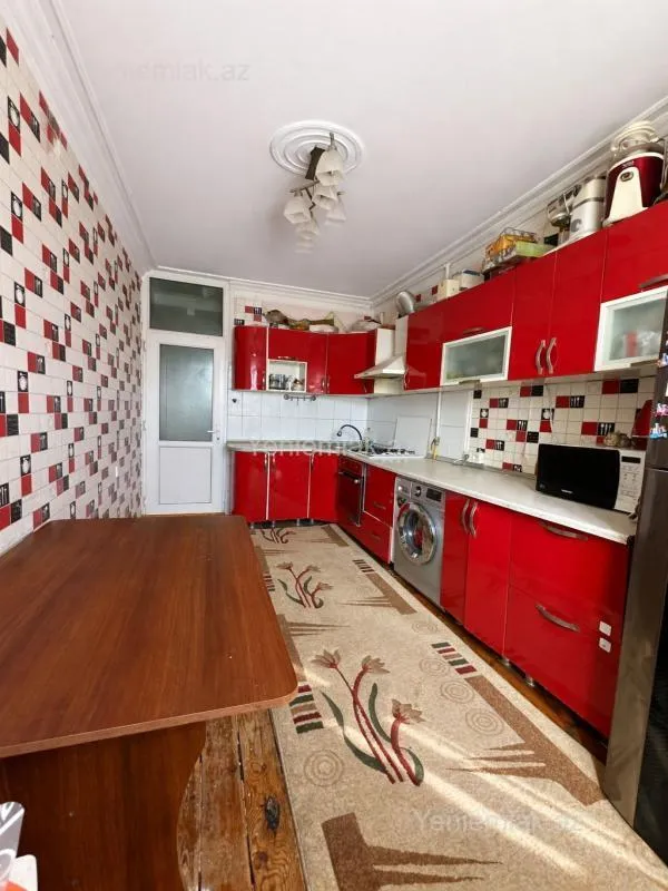 Satılır 2 otaqlı köhnə tikili 64 m²