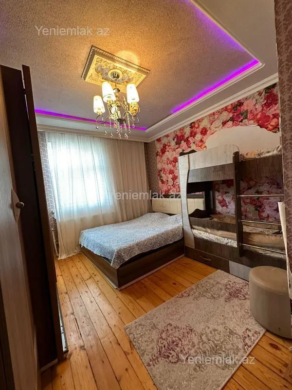 Satılır 2 otaqlı köhnə tikili 64 m²
