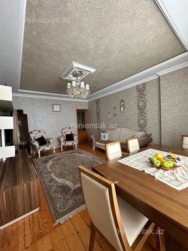 Satılır 2 otaqlı köhnə tikili 64 m²