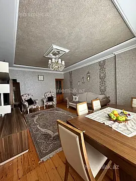 Satılır 2 otaqlı köhnə tikili 64 m²