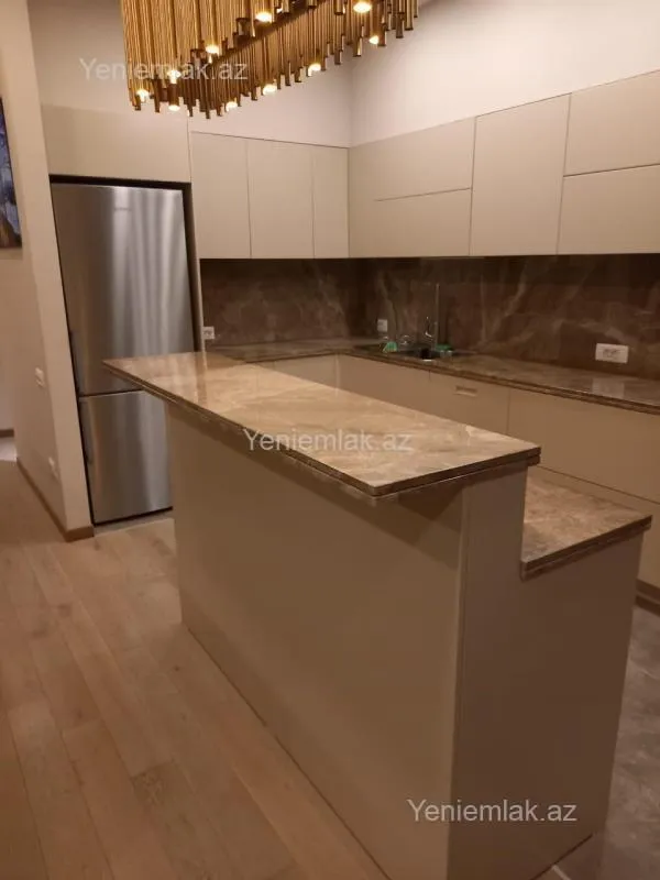 Satılır 3 otaqlı yeni tikili 125 m²