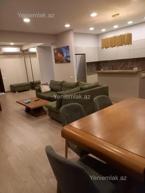 Satılır 3 otaqlı yeni tikili 125 m²