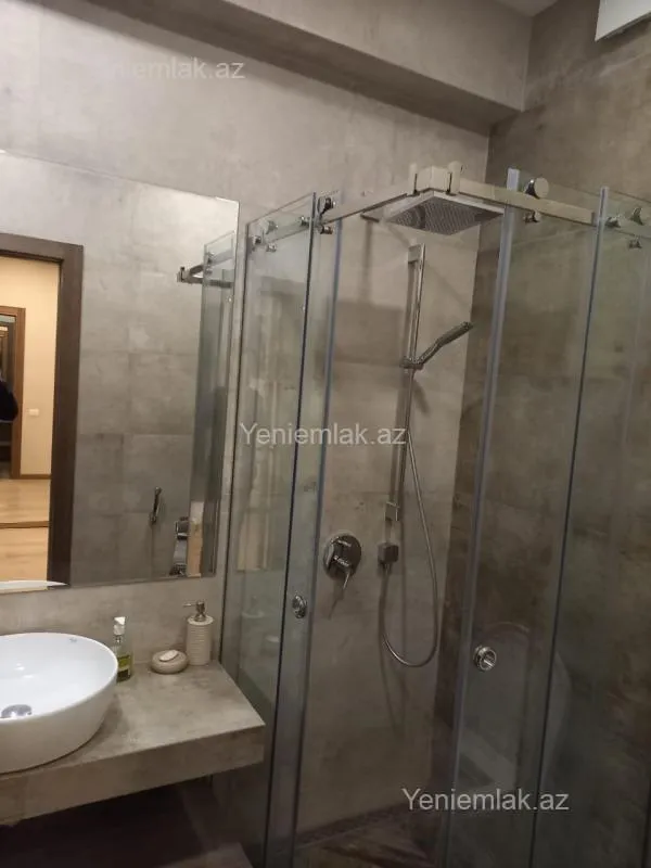 Satılır 3 otaqlı yeni tikili 125 m²