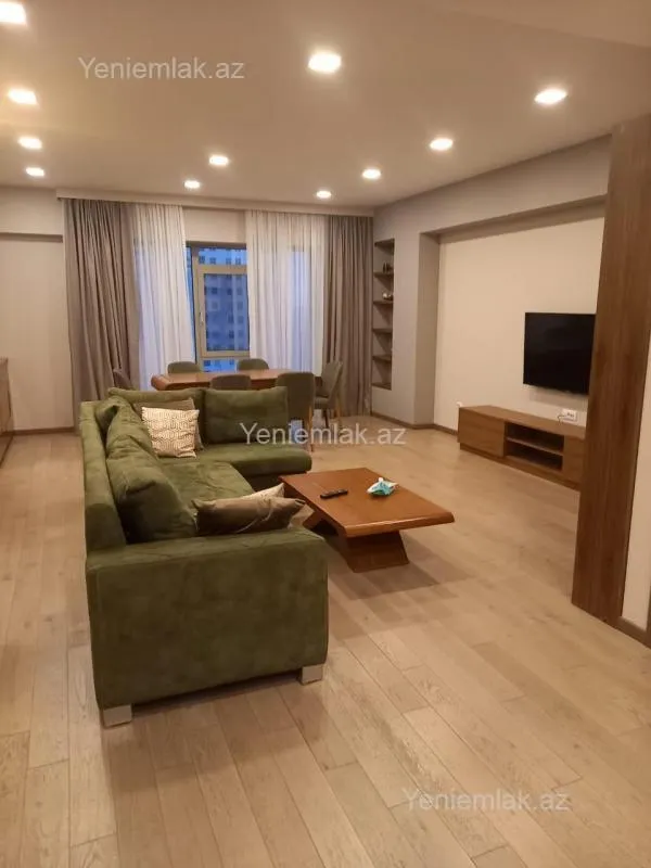 Satılır 3 otaqlı yeni tikili 125 m²
