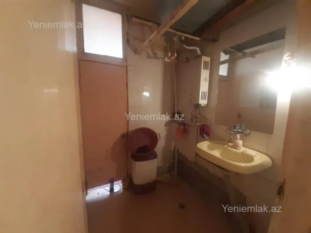 Satılır 2 otaqlı köhnə tikili 50 m²