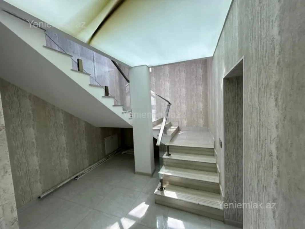 Satılır 5 otaqlı həyət evi 230 m²