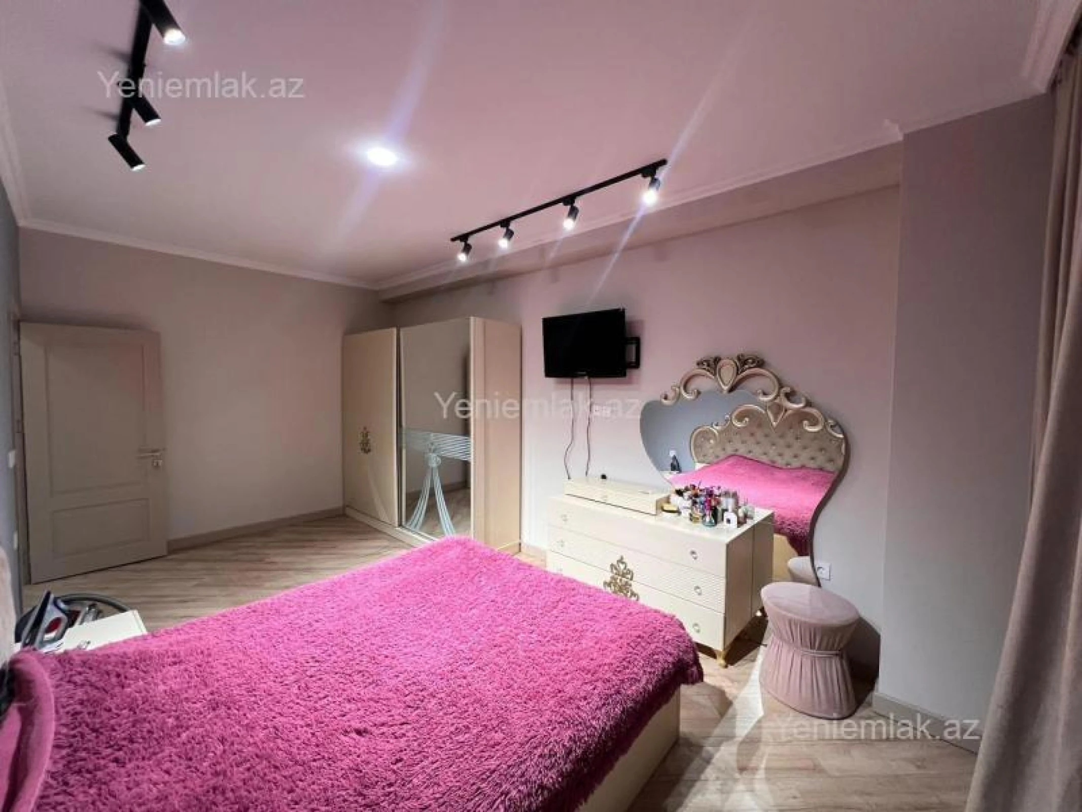 Satılır 2 otaqlı yeni tikili 87 m²