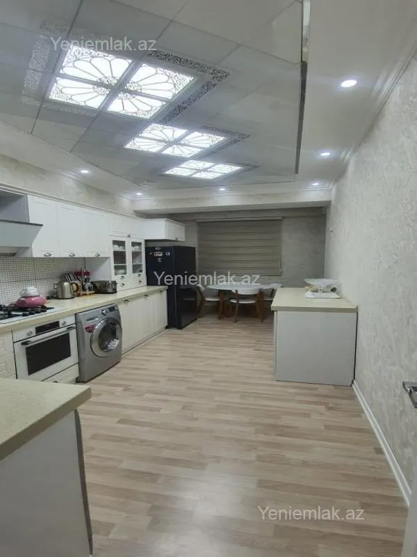 Satılır 3 otaqlı yeni tikili 132.2 m²