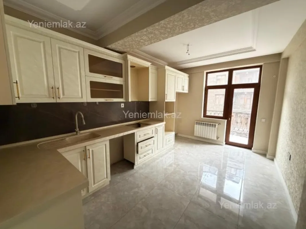 Satılır 3 otaqlı yeni tikili 129.5 m²