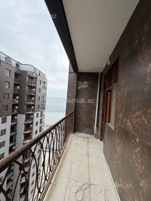 Satılır 3 otaqlı yeni tikili 129.5 m²