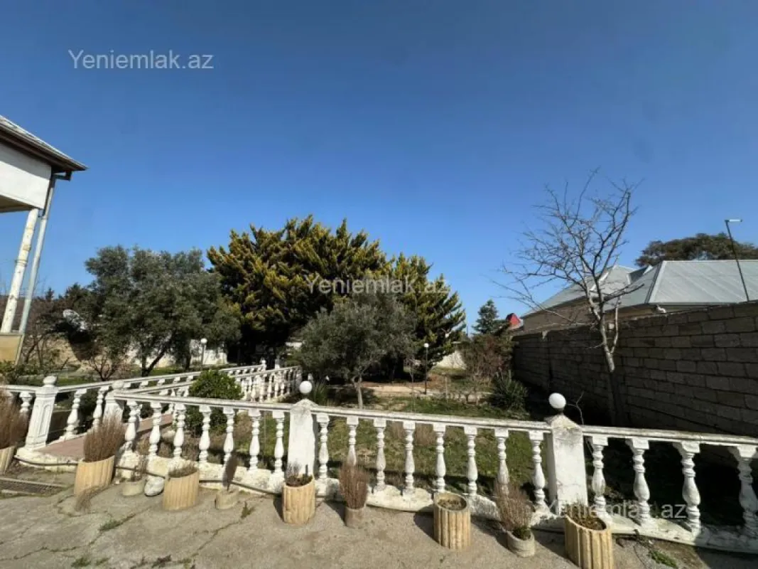 Satılır 4 otaqlı həyət evi 180 m²