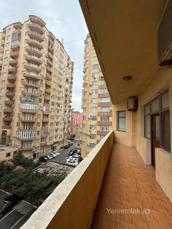 Satılır 4 otaqlı yeni tikili 200 m²