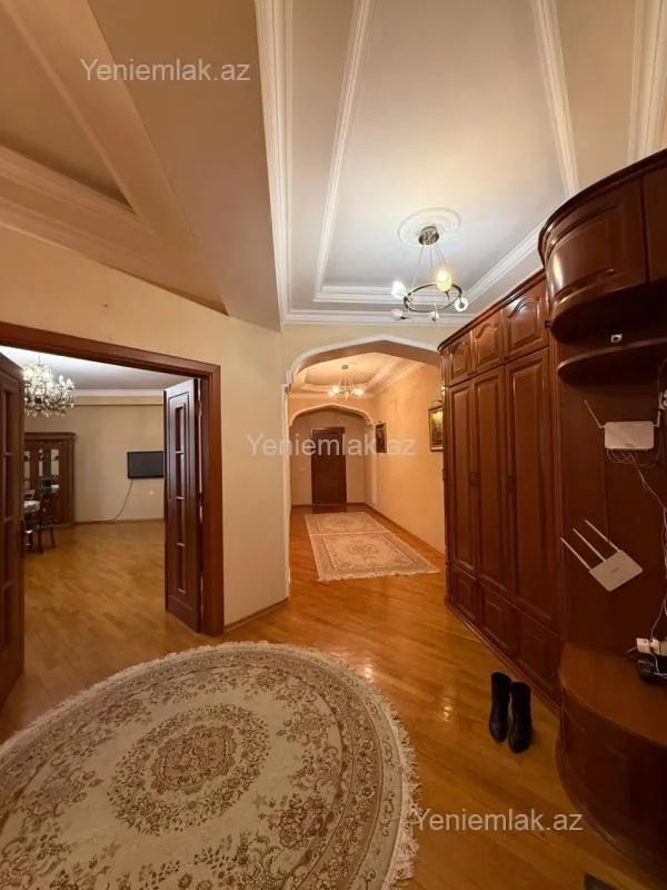 Satılır 4 otaqlı yeni tikili 200 m²