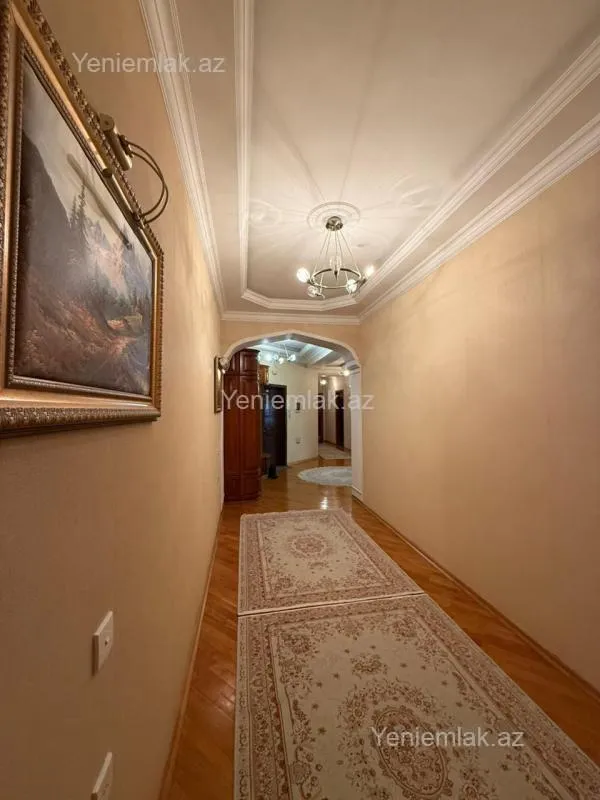 Satılır 4 otaqlı yeni tikili 200 m²