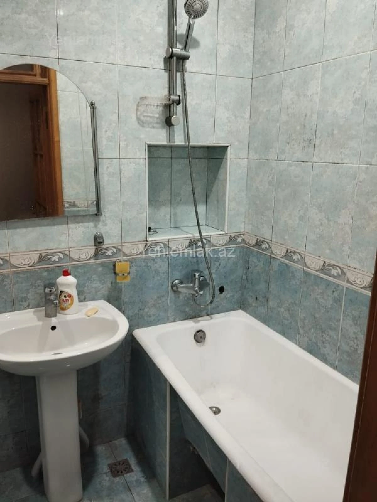 Satılır 1 otaqlı köhnə tikili 65 m²
