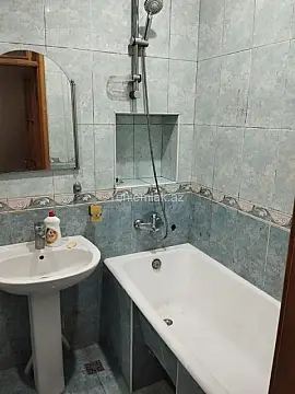 Satılır 1 otaqlı köhnə tikili 65 m²