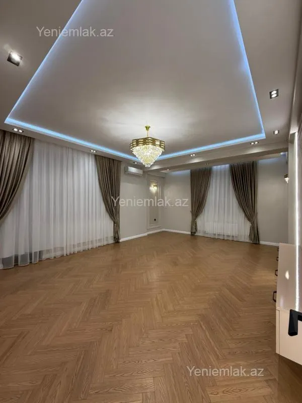 Satılır 3 otaqlı yeni tikili 132 m²