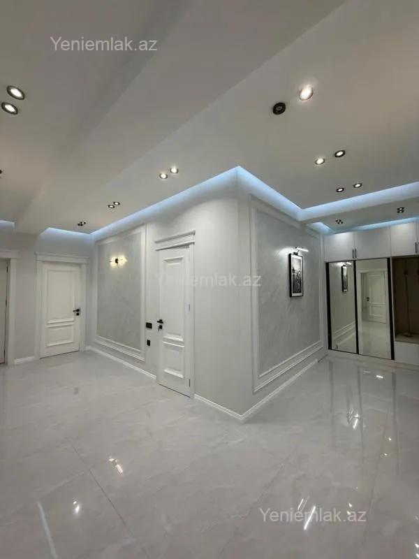 Satılır 3 otaqlı yeni tikili 132 m²