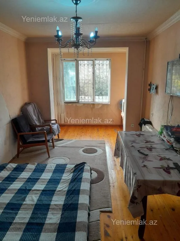 Satılır 3 otaqlı köhnə tikili 90 m²