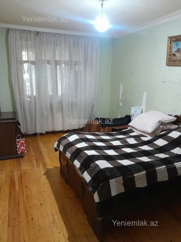 Satılır 3 otaqlı köhnə tikili 90 m²