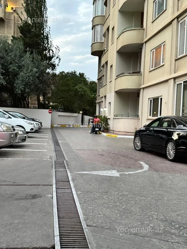 Satılır 2 otaqlı yeni tikili 107 m²