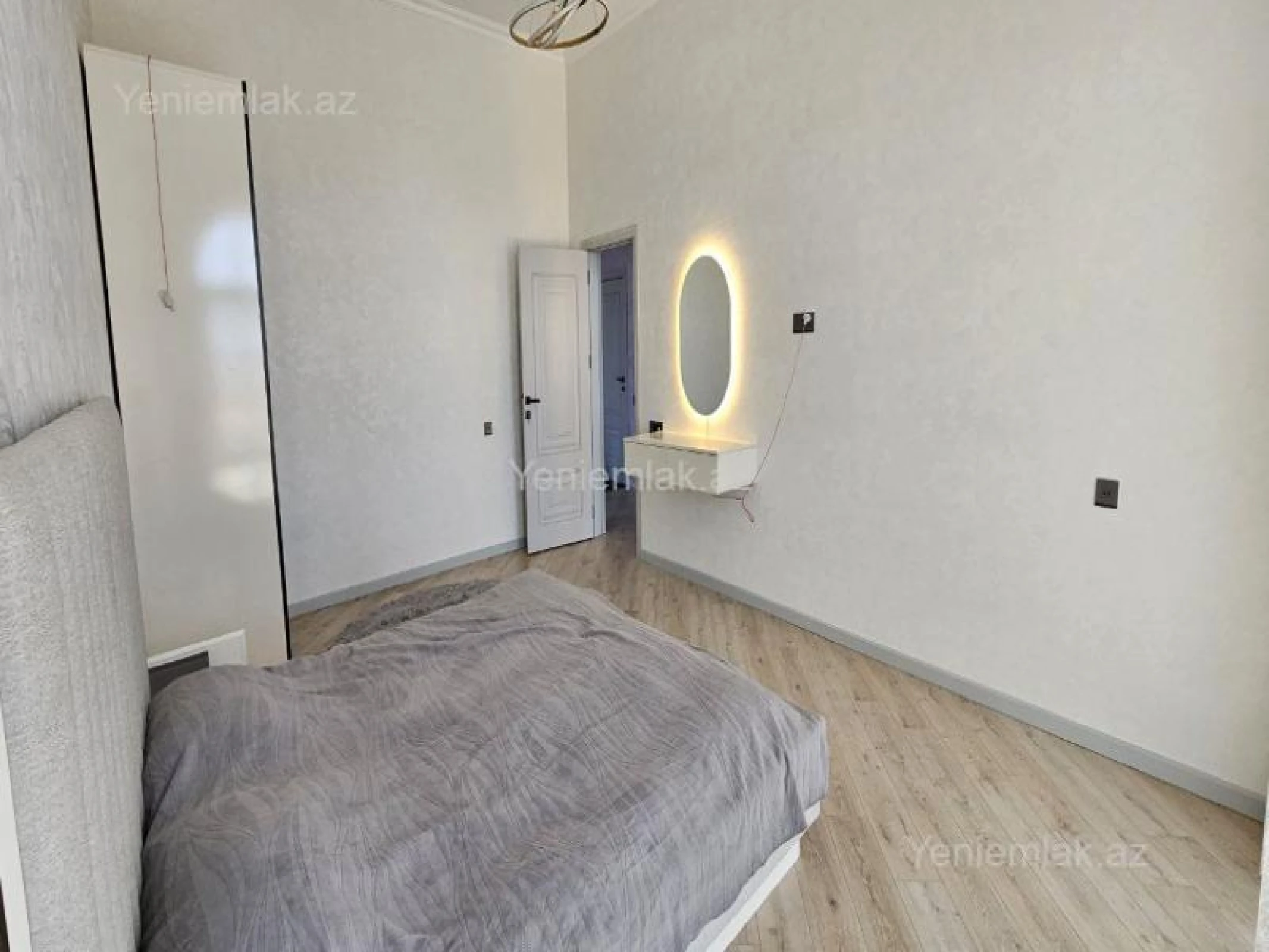 Satılır 4 otaqlı həyət evi 240 m²