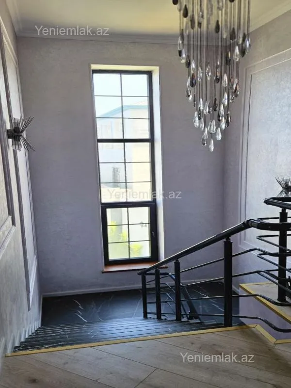 Satılır 4 otaqlı həyət evi 240 m²