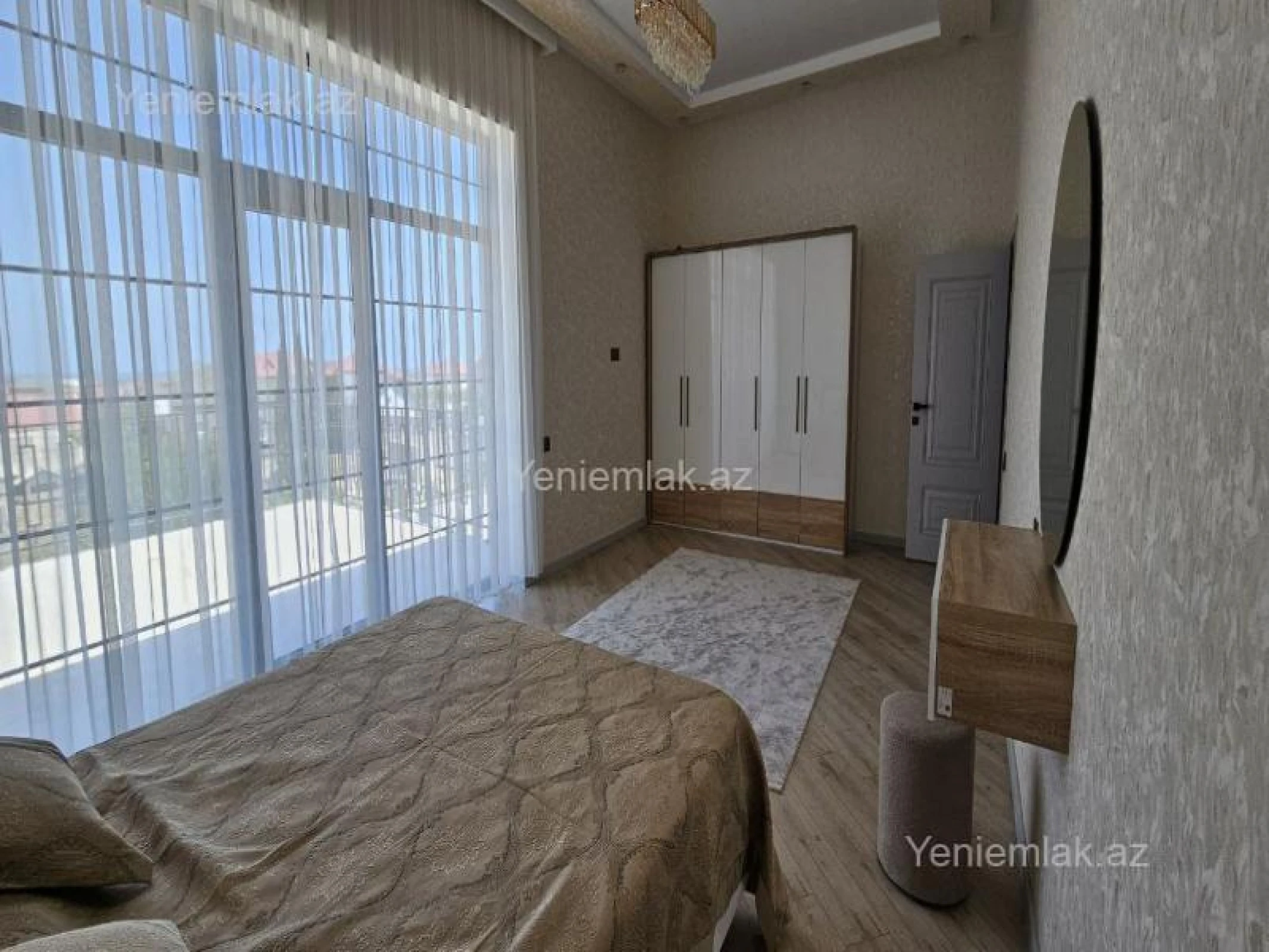 Satılır 4 otaqlı həyət evi 240 m²