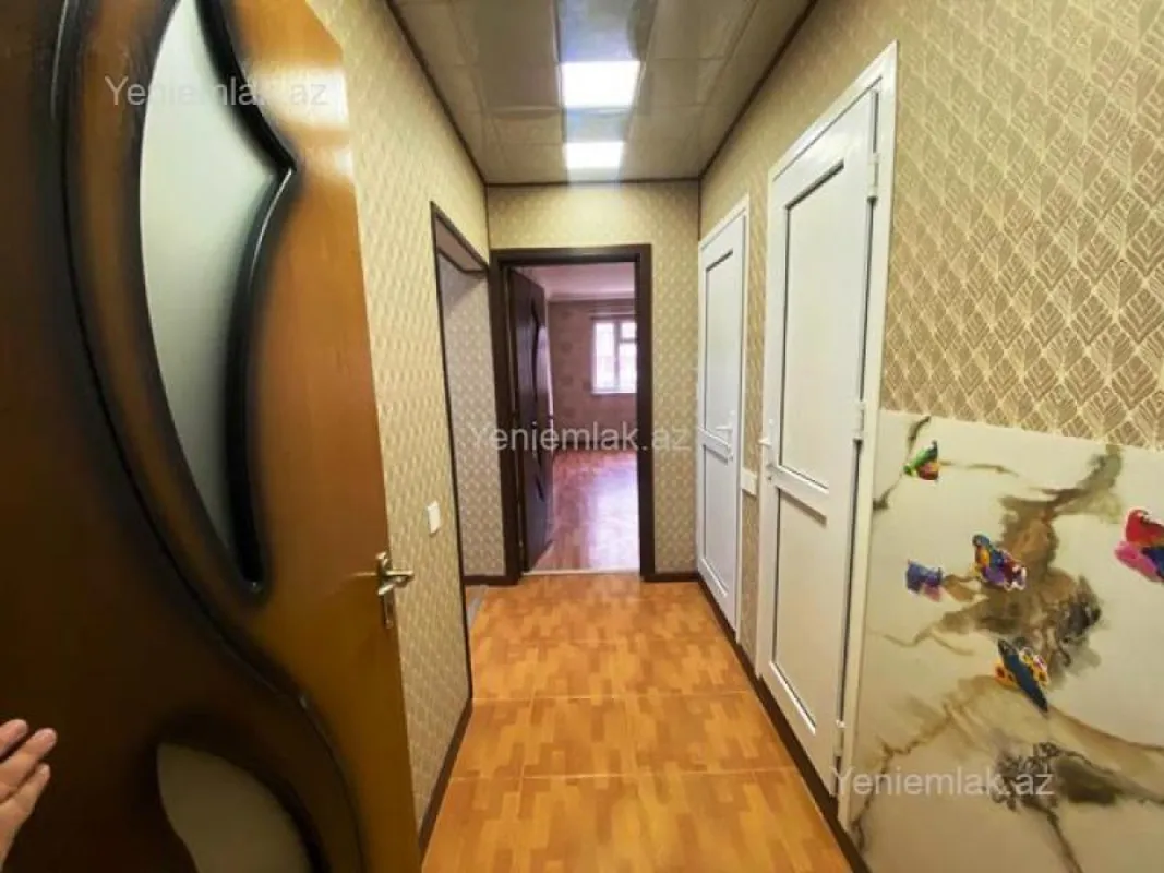 Satılır 4 otaqlı köhnə tikili 95 m²