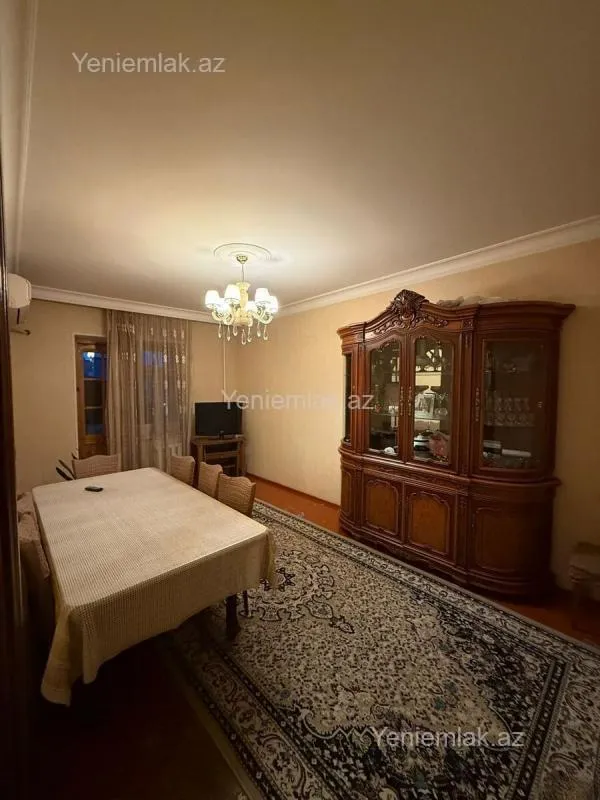 Satılır 4 otaqlı köhnə tikili 110 m²