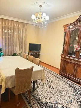 Satılır 4 otaqlı köhnə tikili 110 m²